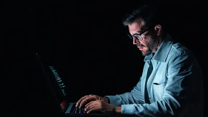 Error técnico: pantalla y diseño oscuro