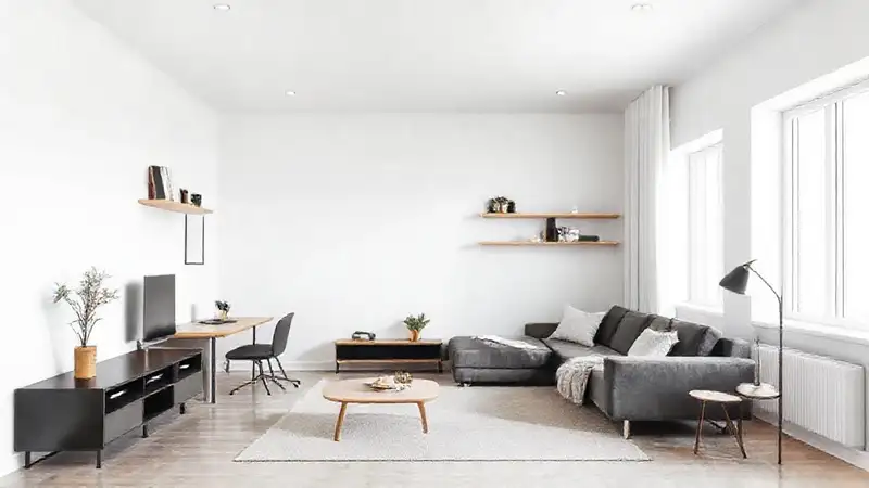 Un apartamento escandinavo minimalista y adaptable