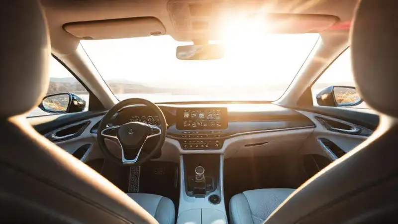 Un coche futurista ofrece serenidad tecnológica