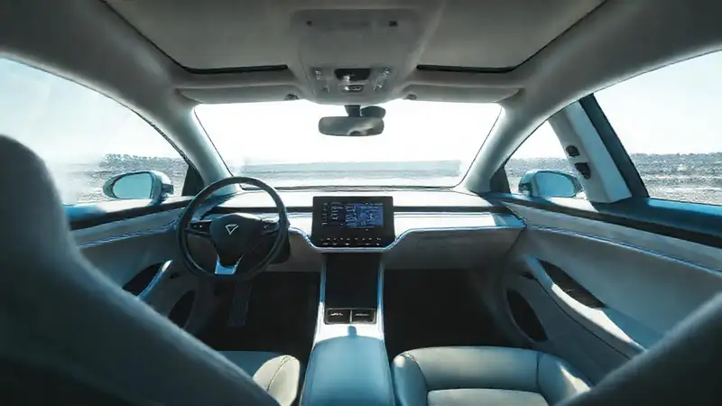 Un coche eléctrico moderno y elegante